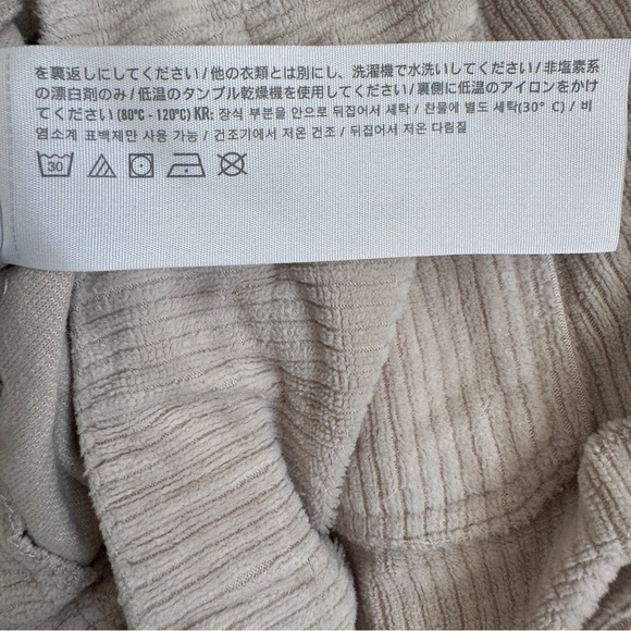 Abercrombie Kids High Rise Wide Leg Corduroy Cargo Pants in cream size 11/12 - Picture 9 of 11